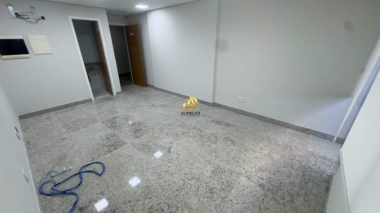 Sala Comercial Cerca de 30m² na Praia da Costa – Localização Estratégica