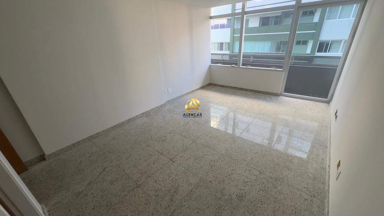 Sala Comercial Cerca de 30m² na Praia da Costa – Localização Estratégica