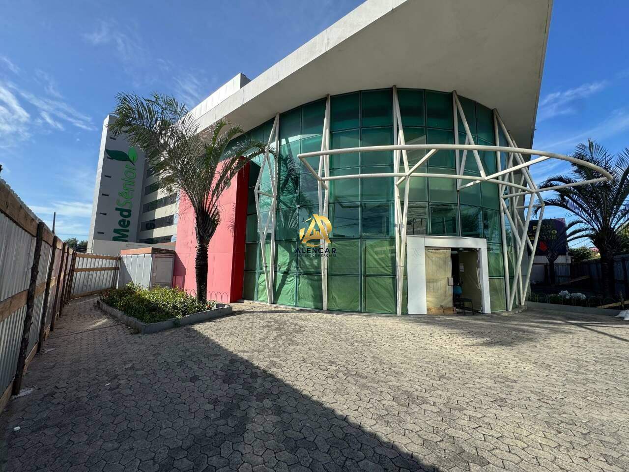 Excelente Loja de Esquina com 740m² na Avenida Vitória, Jucutuquara, Vitória/ES