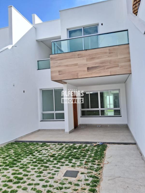 Casa Geminada à venda 3 quartos no Bairro ALVORADA: 