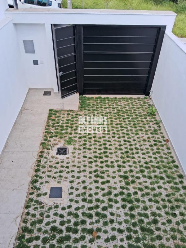 Casa Geminada à venda 3 quartos no Bairro ALVORADA: 