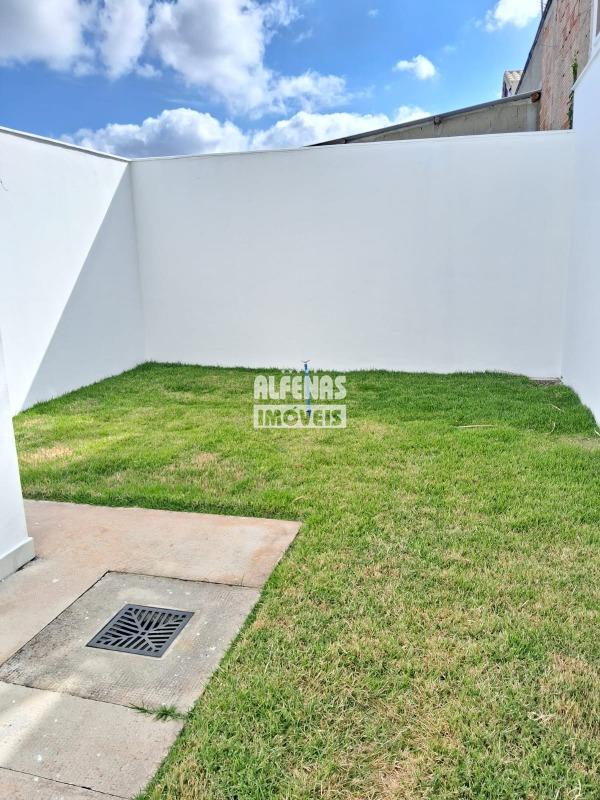 Casa Geminada à venda 3 quartos no Bairro ALVORADA: 