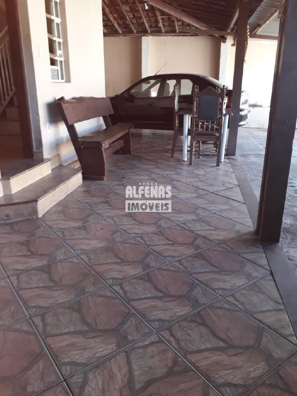 Casa à venda 3 quartos no Bairro ÁGUA BRANCA: 