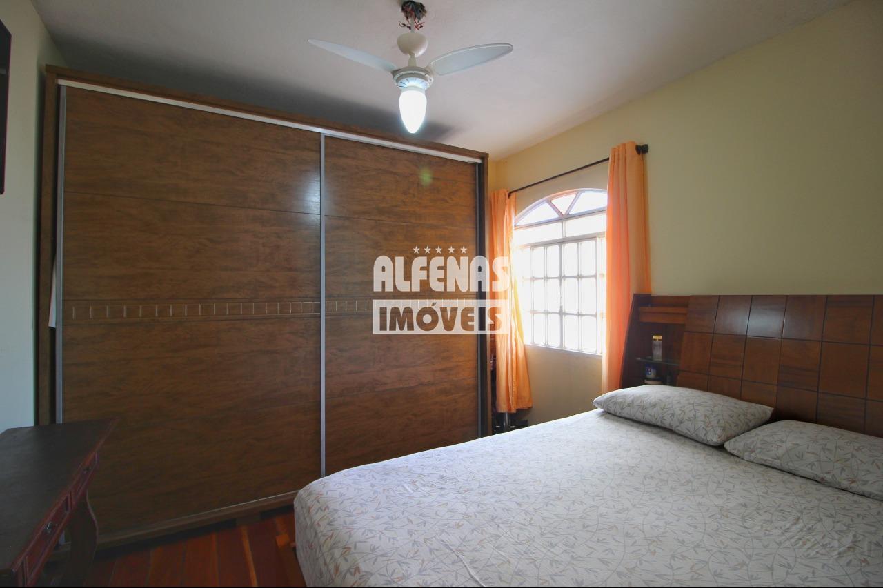 Casa à venda 3 quartos no Bairro ÁGUA BRANCA: 