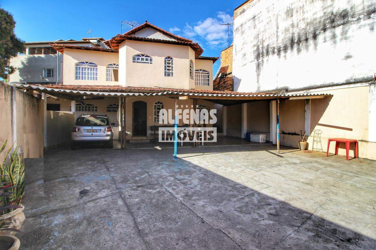 Casa à venda 3 quartos no Bairro ÁGUA BRANCA: 