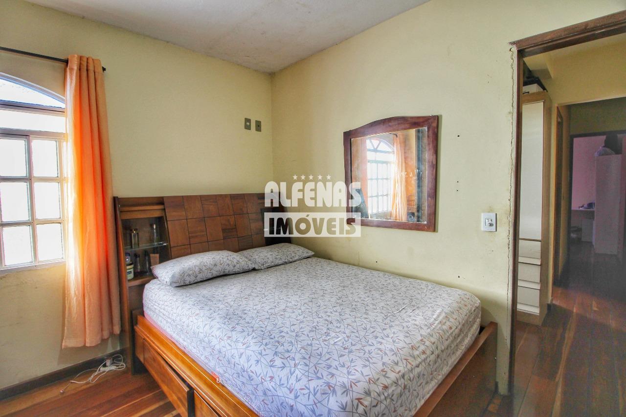 Casa à venda 3 quartos no Bairro ÁGUA BRANCA: 