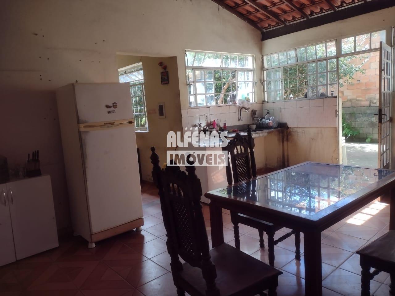 Casa à venda 4 quartos no Bairro EUROPA: 