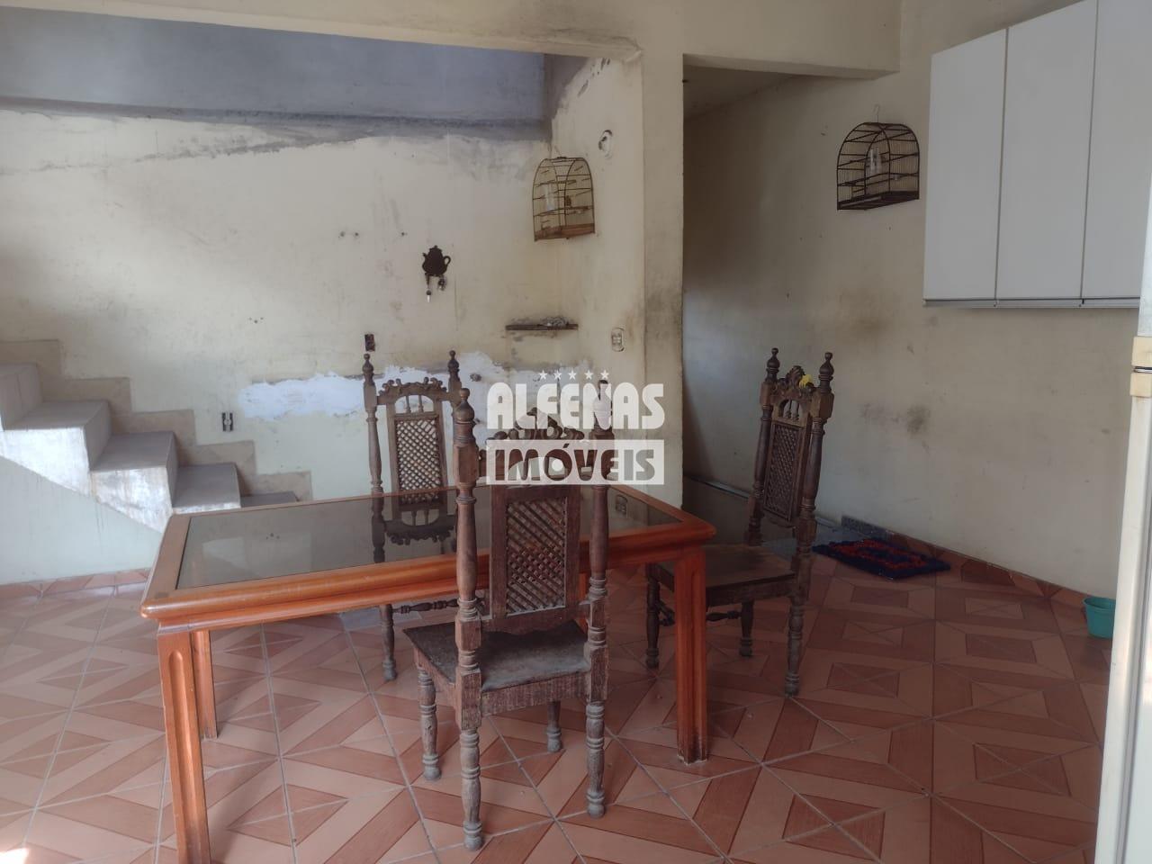 Casa à venda 4 quartos no Bairro EUROPA: 