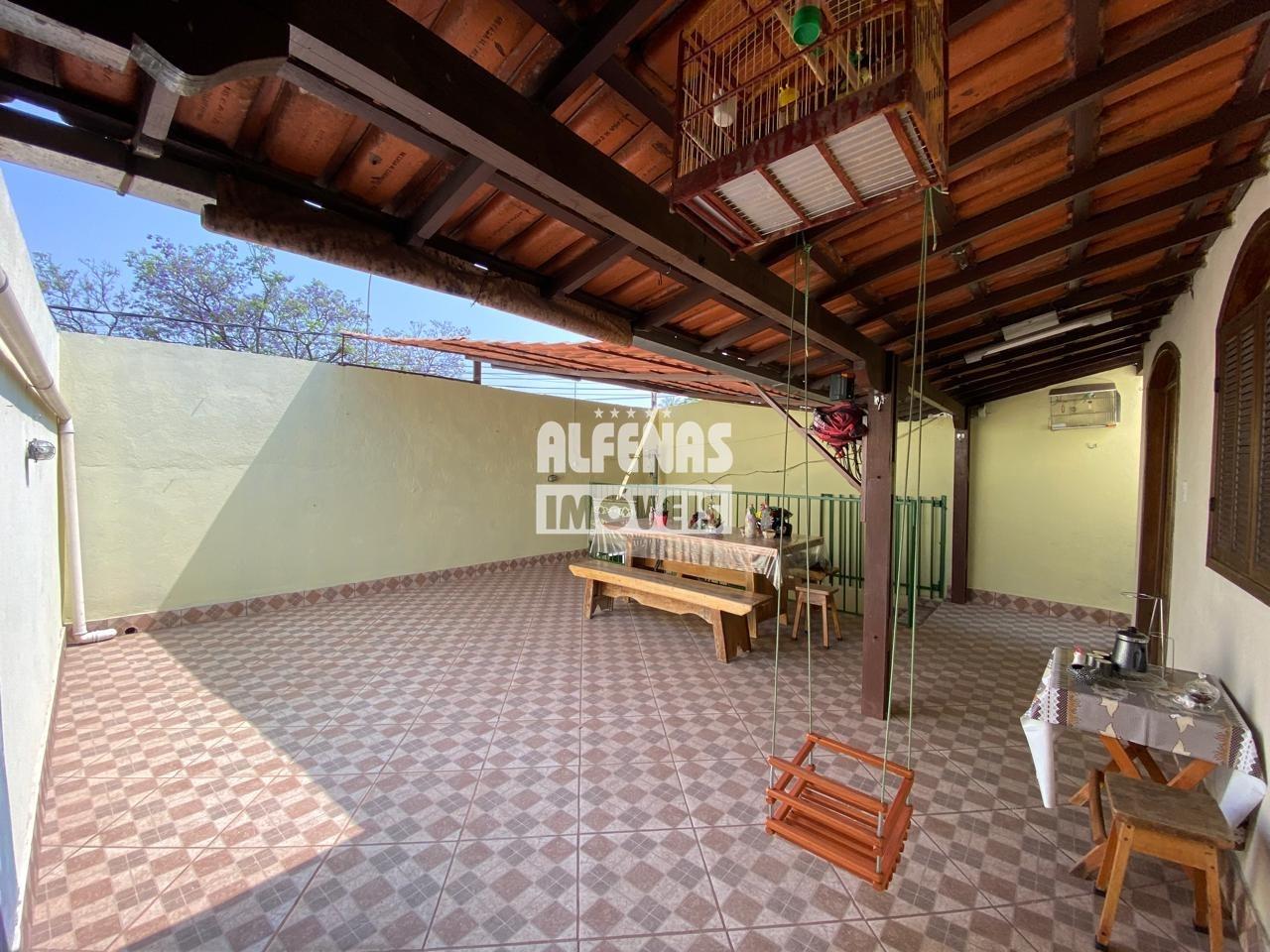 Casa à venda 3 quartos no Bairro ÁGUA BRANCA: 