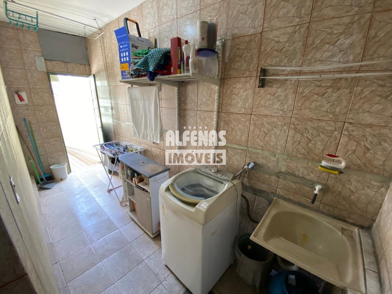 Casa à venda 3 quartos no Bairro ÁGUA BRANCA: 
