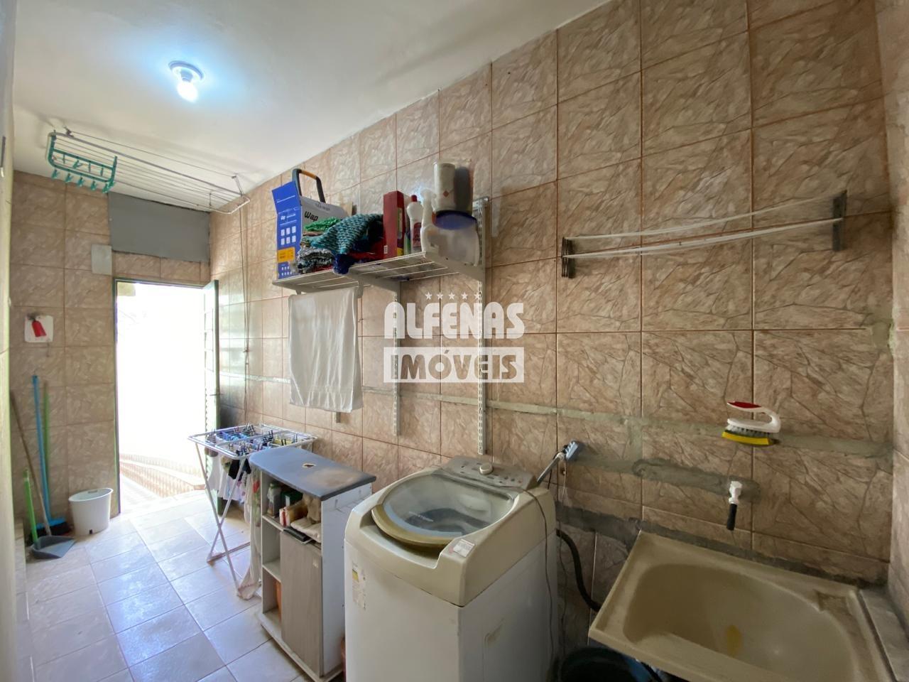 Casa à venda 3 quartos no Bairro ÁGUA BRANCA: 