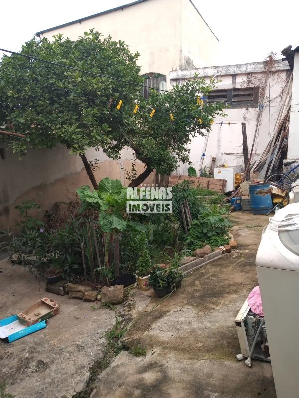 Casa à venda 5 quartos no Bairro ÁGUA BRANCA: 
