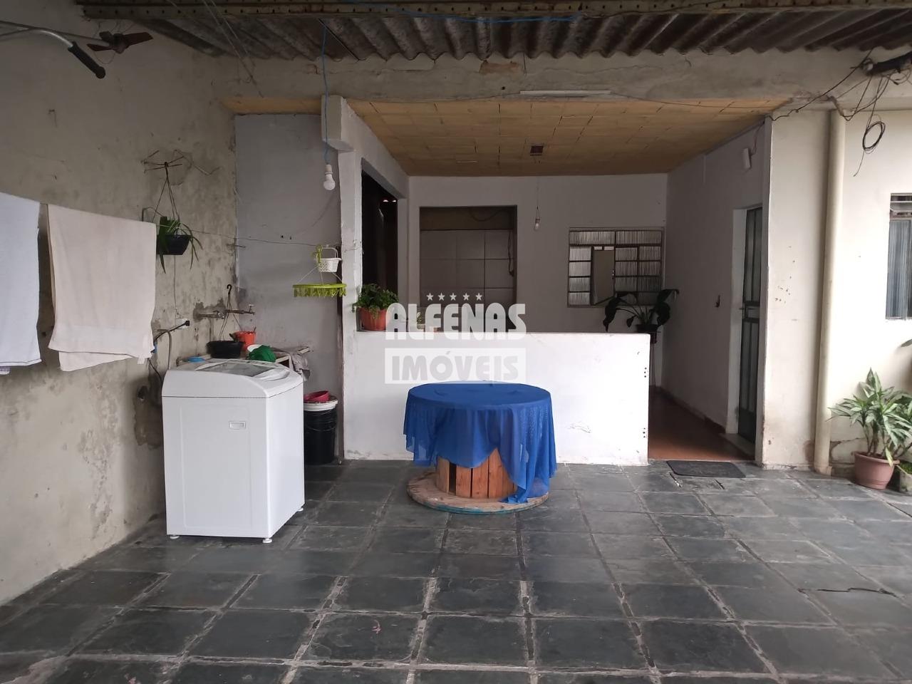 Casa à venda 5 quartos no Bairro ÁGUA BRANCA: 