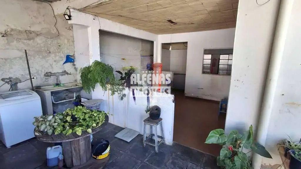 Casa à venda 5 quartos no Bairro ÁGUA BRANCA: 