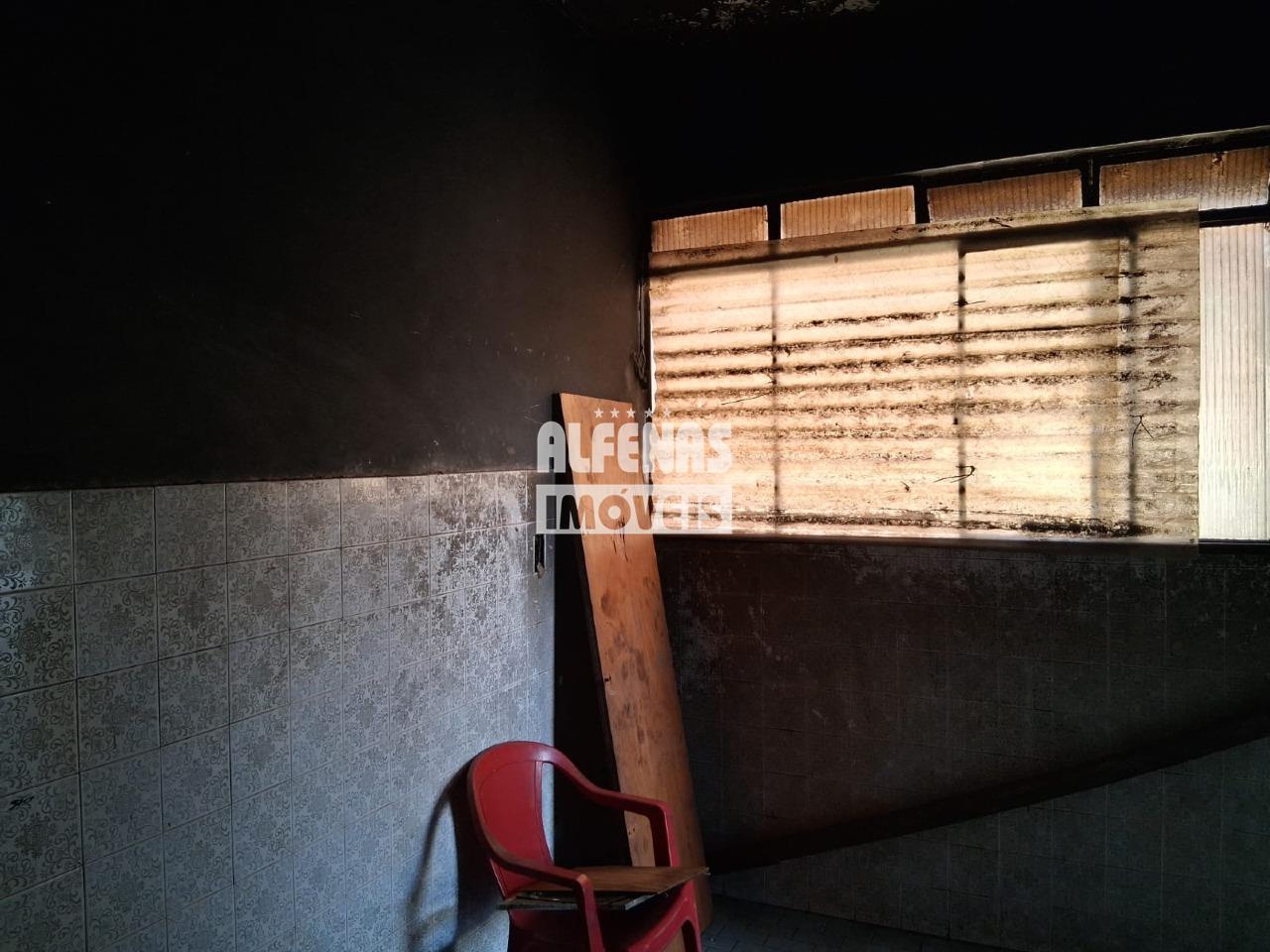 Casa à venda 4 quartos no Bairro ÁGUA BRANCA: 