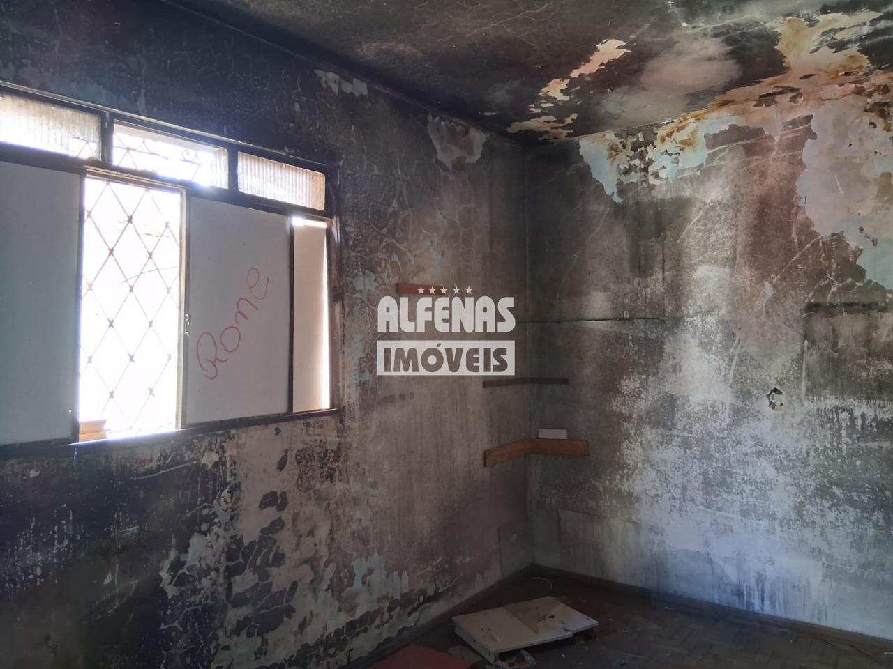 Casa à venda 4 quartos no Bairro ÁGUA BRANCA: 