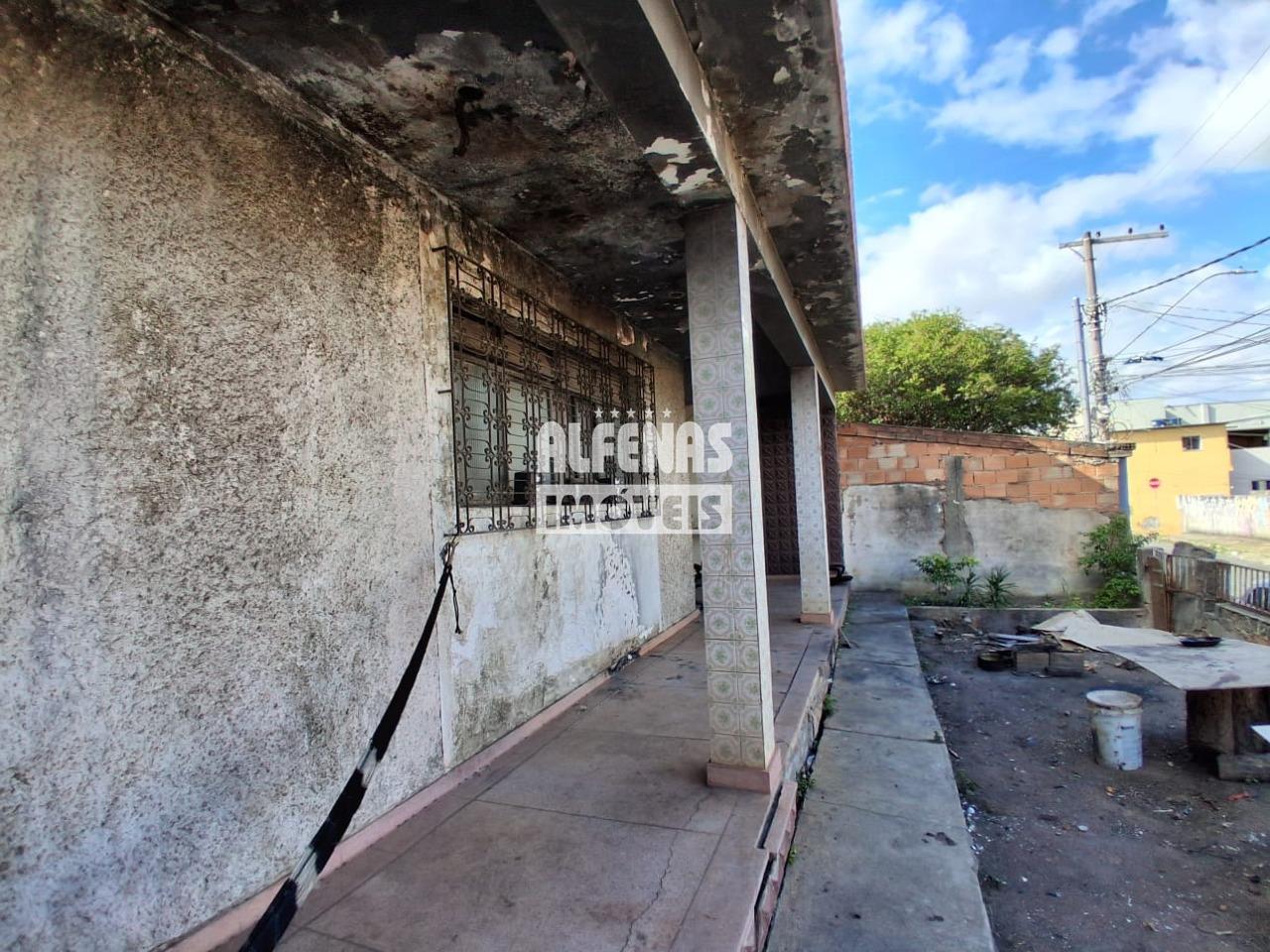 Casa à venda 4 quartos no Bairro ÁGUA BRANCA: 