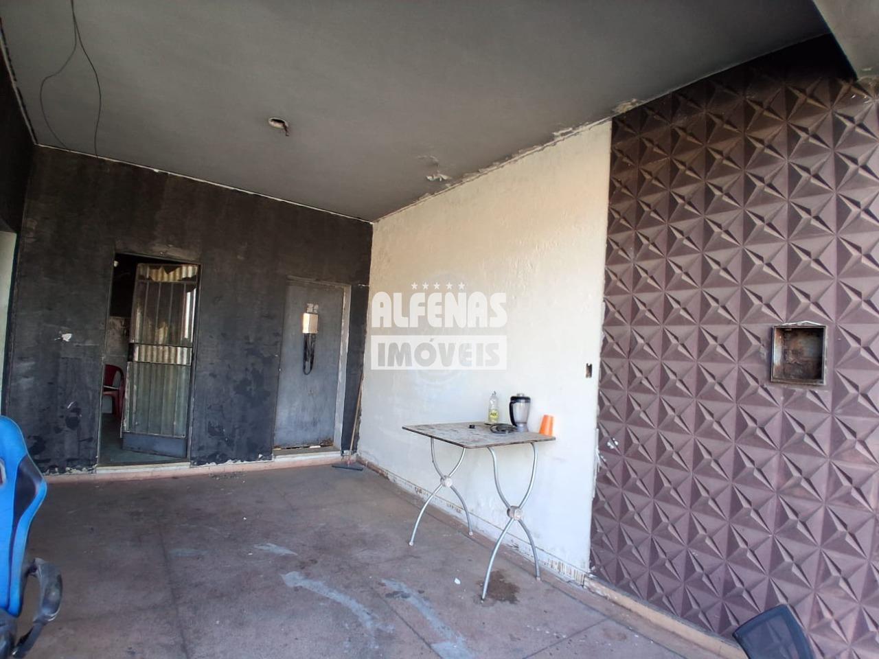 Casa à venda 4 quartos no Bairro ÁGUA BRANCA: 