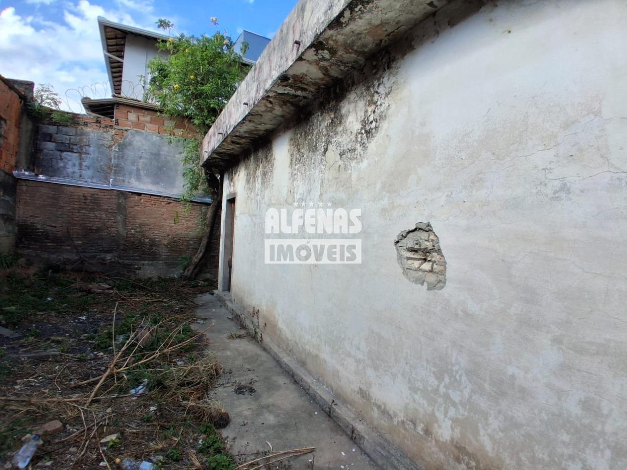 Casa à venda 4 quartos no Bairro ÁGUA BRANCA: 