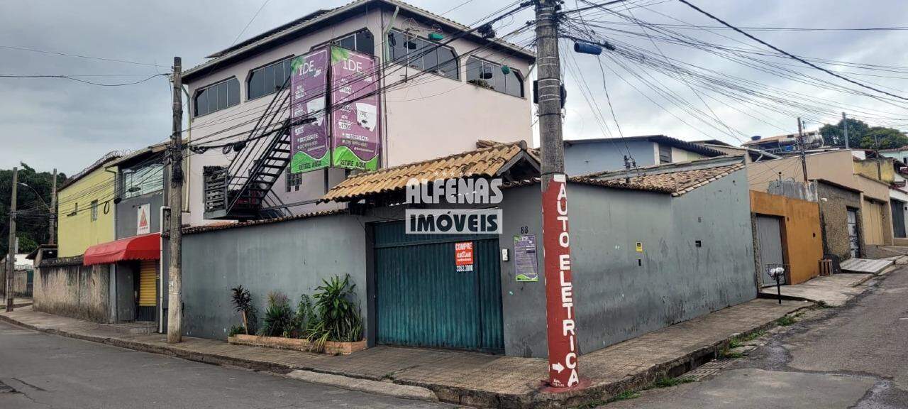 Casa à venda 4 quartos no Bairro Conjunto Água Branca: 