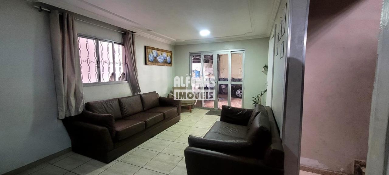 Casa à venda 4 quartos no Bairro Conjunto Água Branca: 