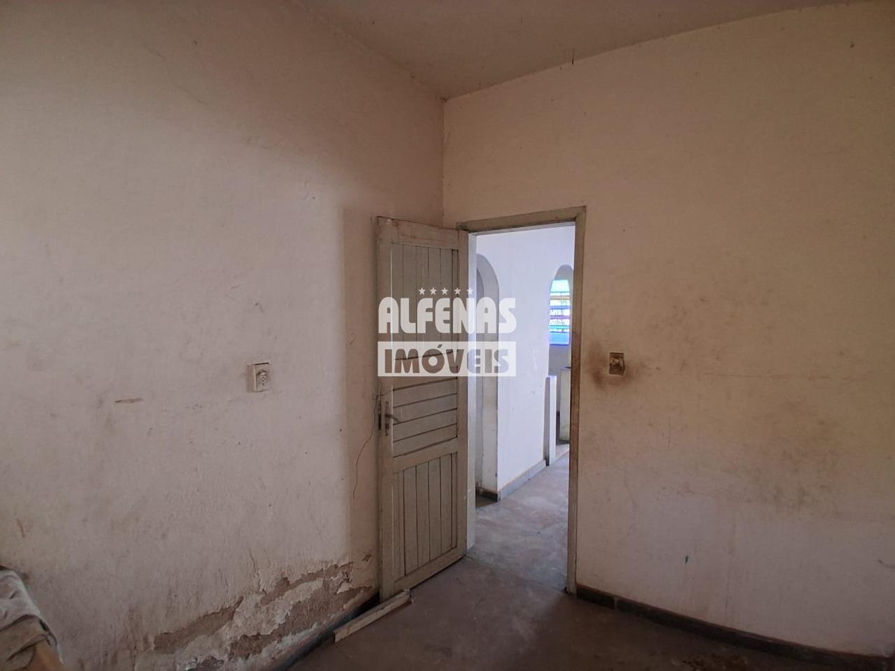 Casa à venda 8 quartos no Bairro ÁGUA BRANCA: 