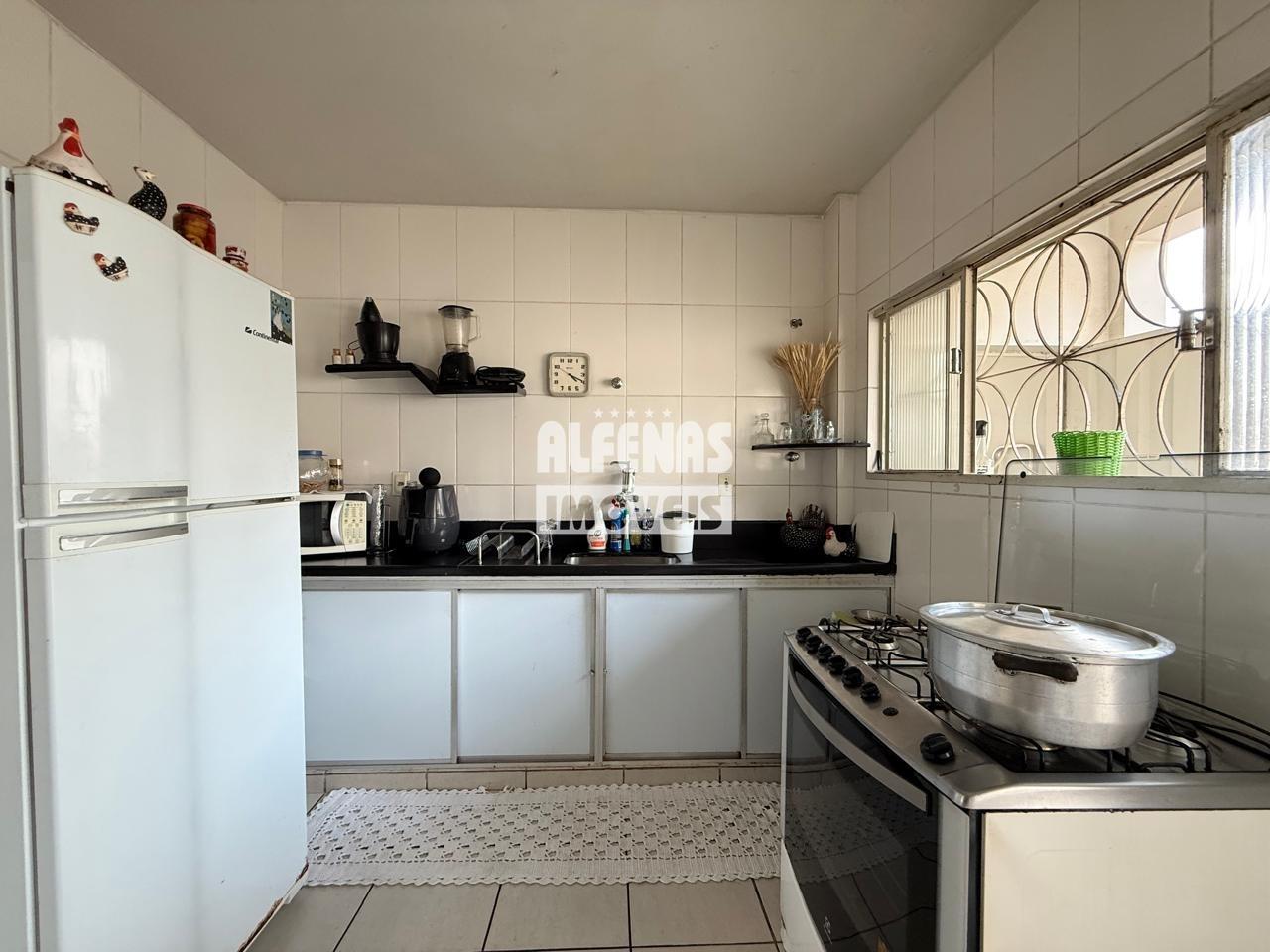 Casa à venda 3 quartos no Bairro ÁGUA BRANCA: 