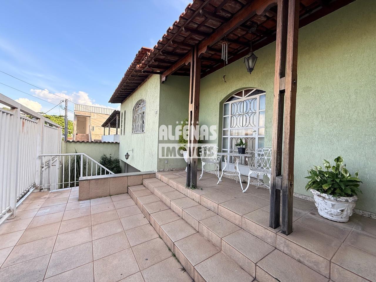 Casa à venda 3 quartos no Bairro ÁGUA BRANCA: 