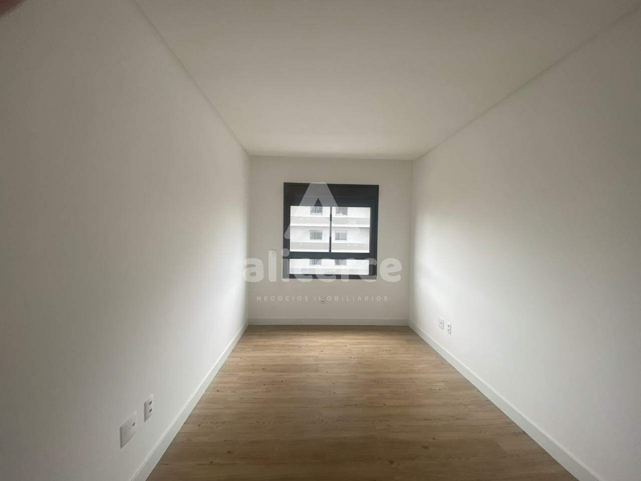 Apartamento à venda 3 quartos 3 suítes em Canto Florianópolis: 