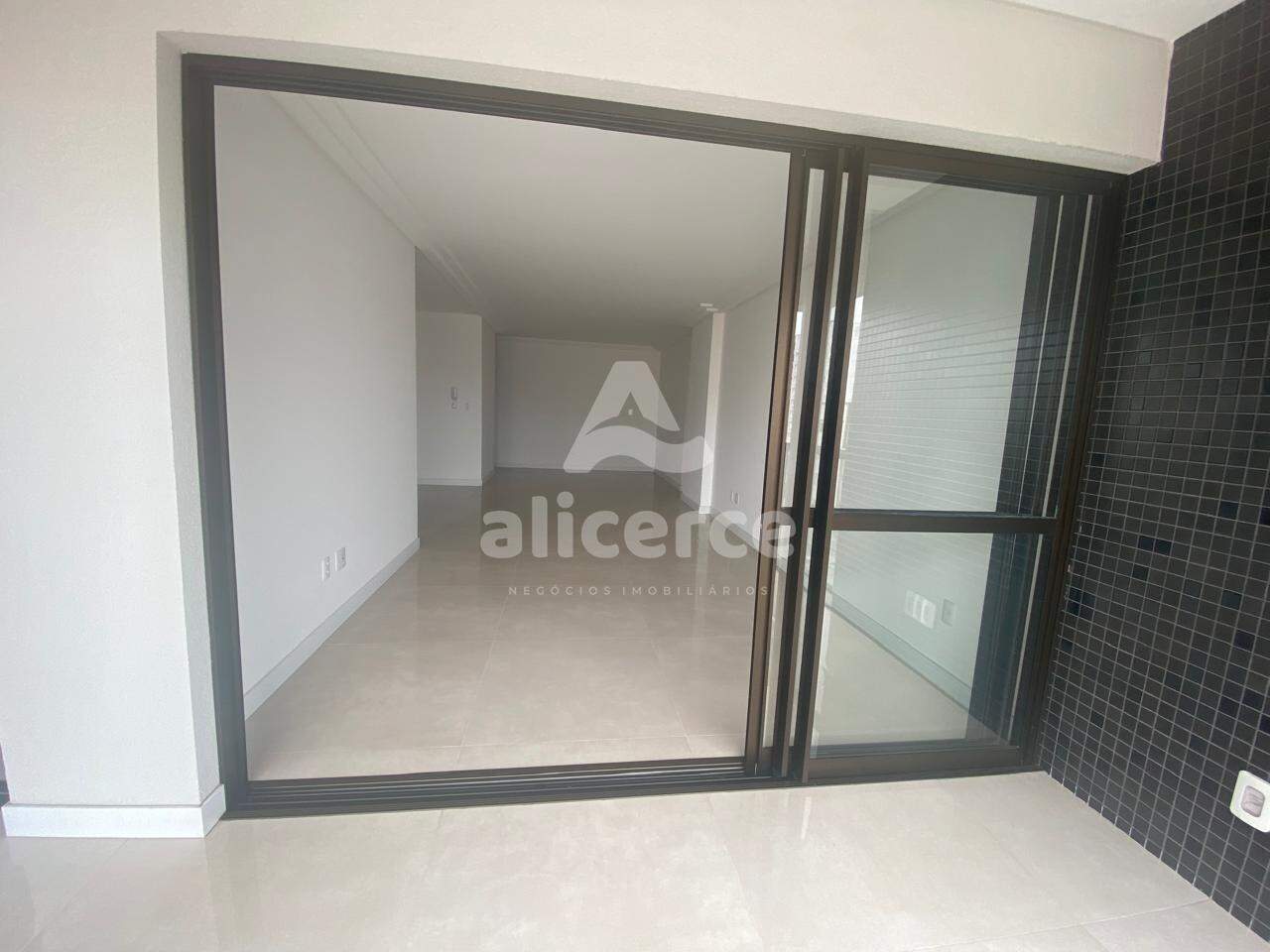 Apartamento à venda 3 quartos 3 suítes em Canto Florianópolis: 