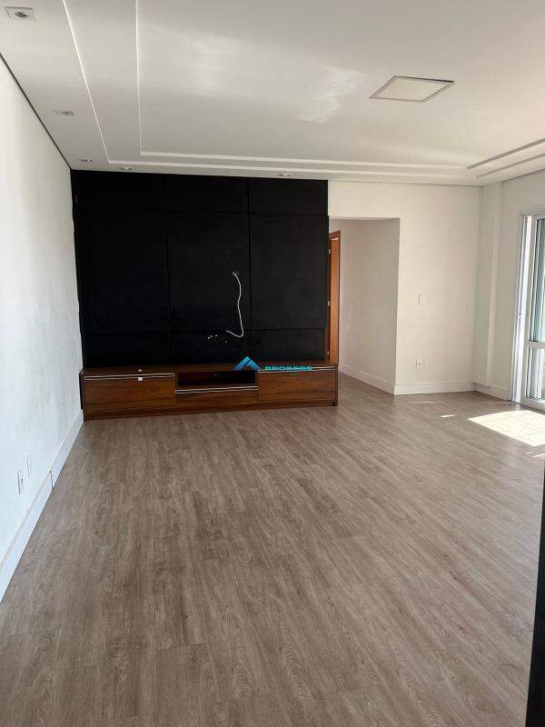 Apartamento à venda com 3 quartos, 101m² - Foto 2