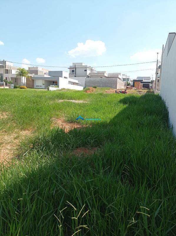 Terreno à venda, 300m² - Foto 1