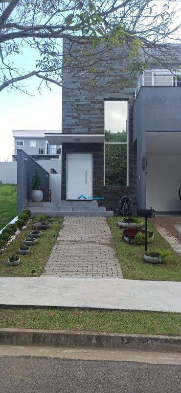 Casa de Condomínio à venda com 4 quartos, 249m² - Foto 1