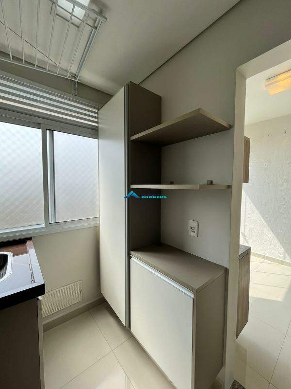 Apartamento para alugar com 3 quartos, 83m² - Foto 9