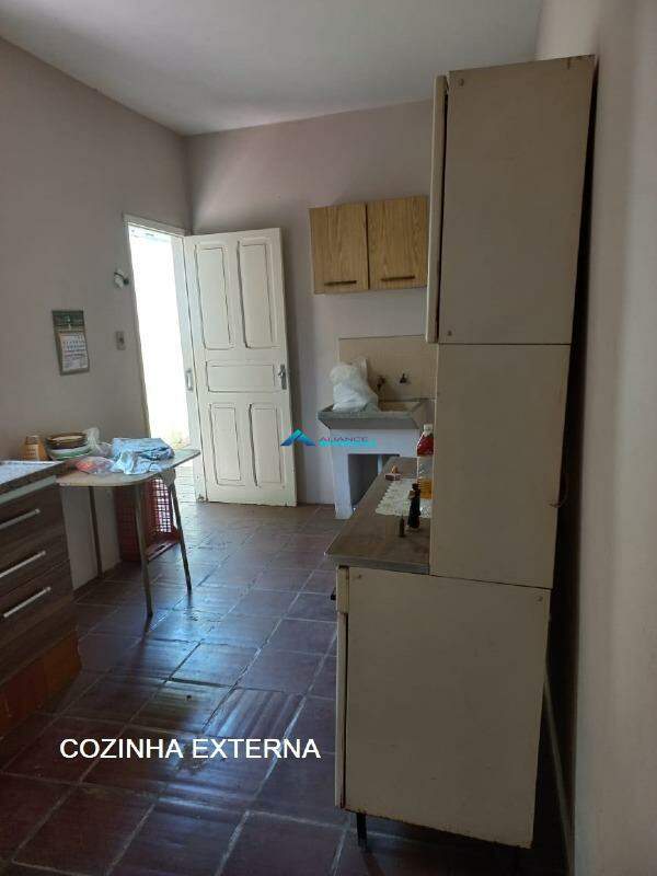 Casa à venda com 4 quartos, 190m² - Foto 15