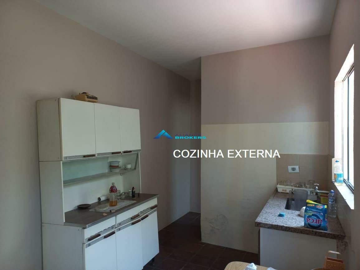 Casa à venda com 4 quartos, 190m² - Foto 14