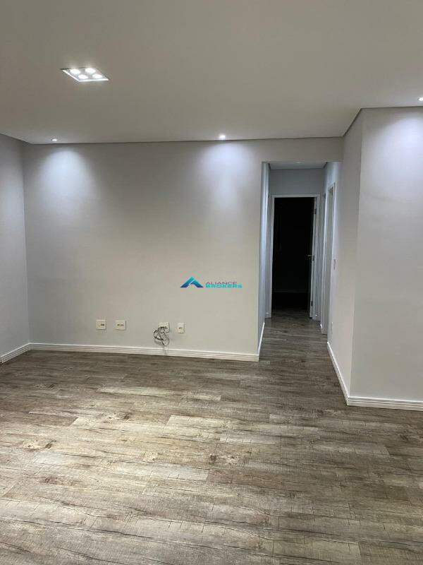 Apartamento à venda com 3 quartos, 111m² - Foto 3