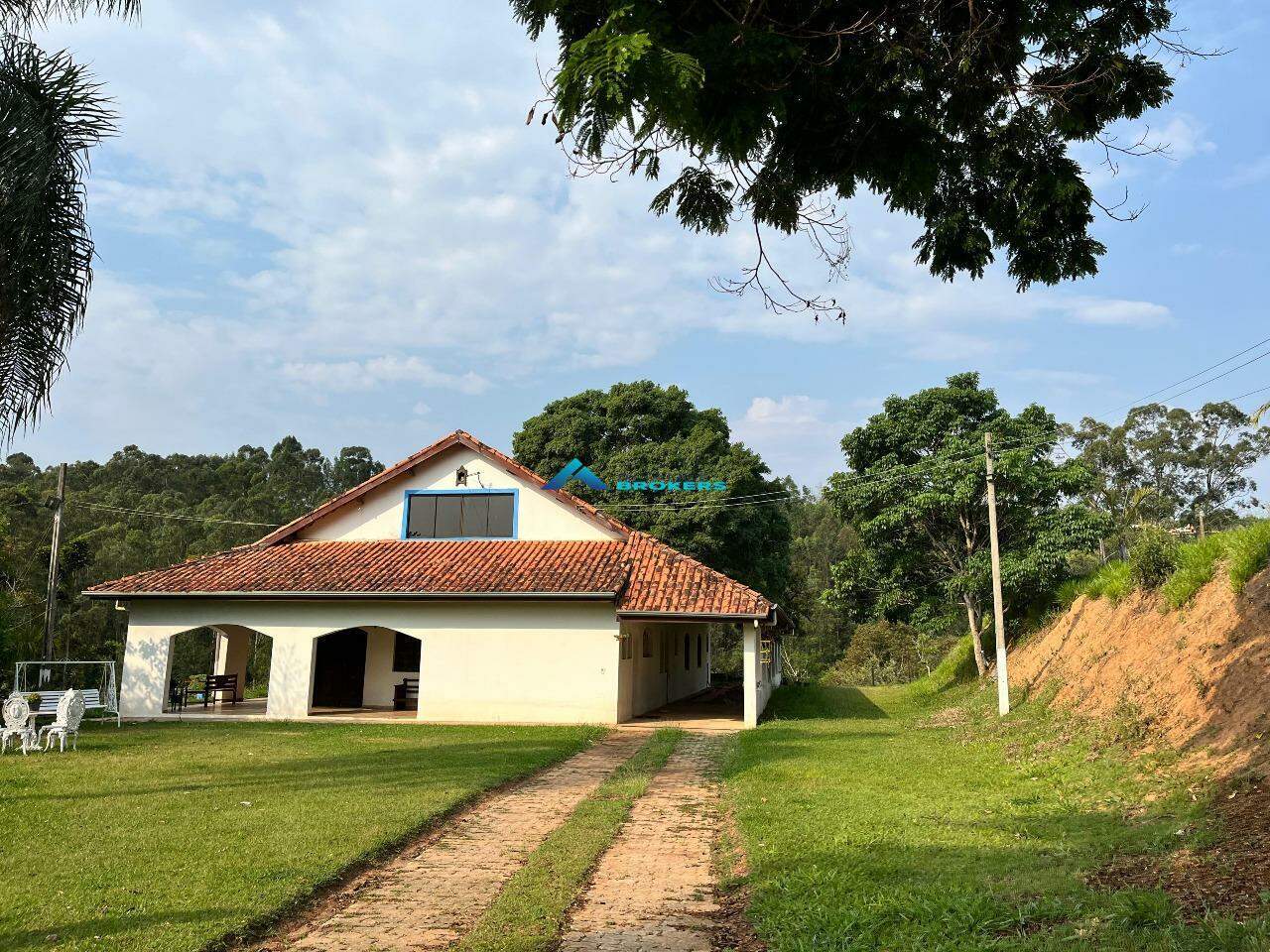 Fazenda à venda com 4 quartos, 600m² - Foto 1