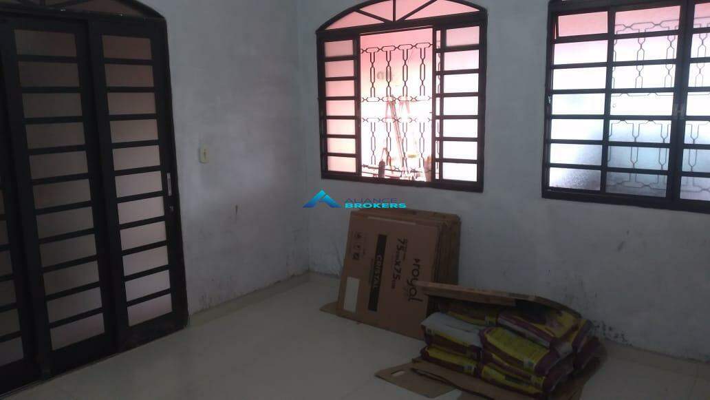 Casa à venda com 3 quartos, 250m² - Foto 8