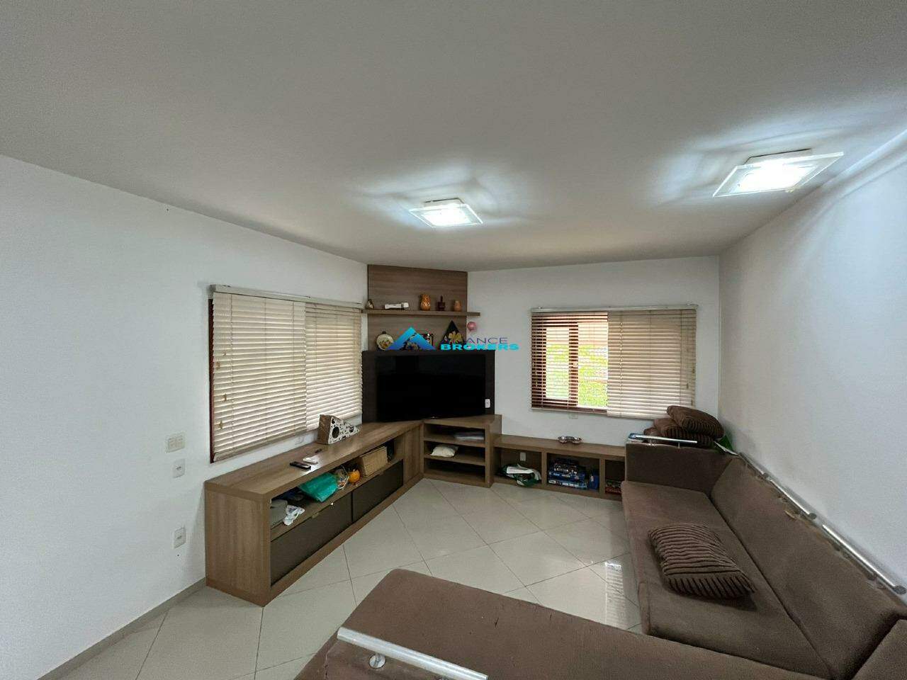 Casa de Condomínio à venda com 4 quartos, 300m² - Foto 10