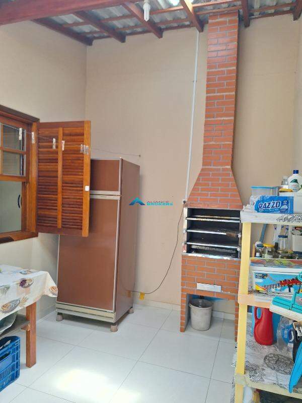 Casa à venda com 3 quartos, 169m² - Foto 16