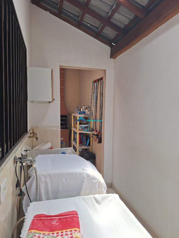 Casa à venda com 3 quartos, 169m² - Foto 17