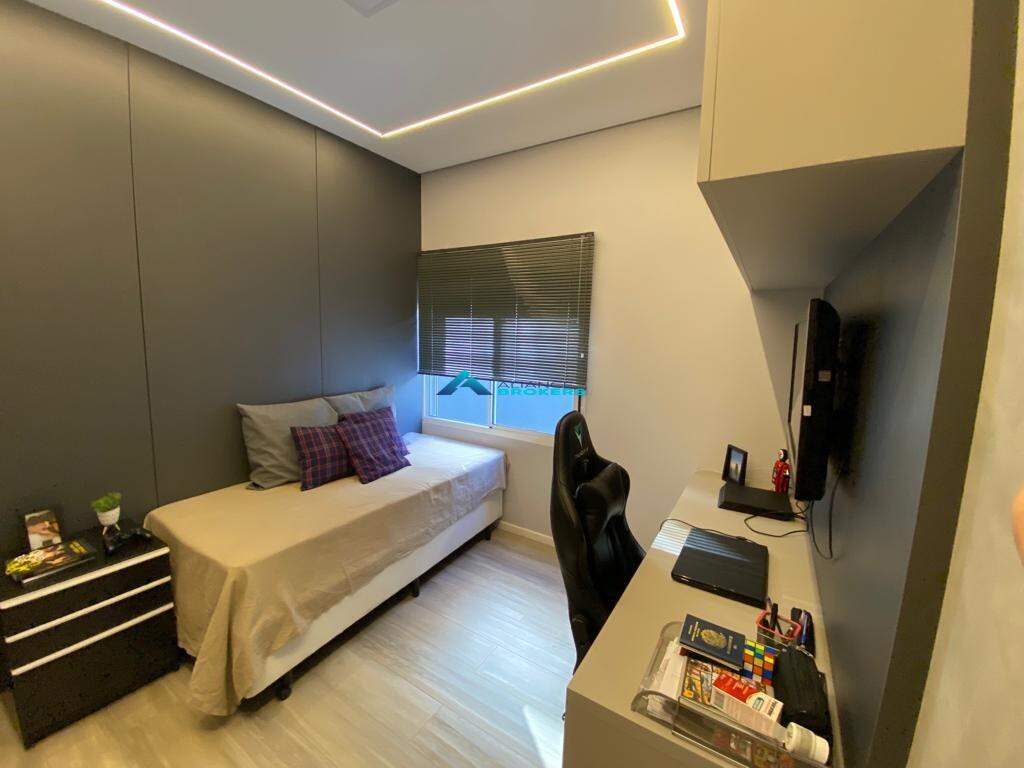 Casa à venda com 3 quartos, 350m² - Foto 25