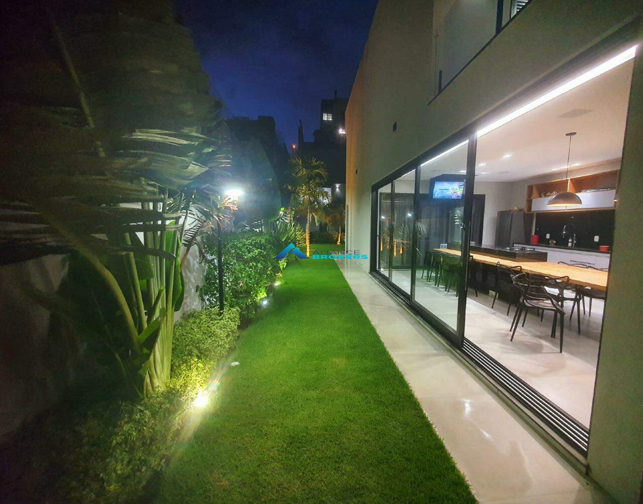 Casa de Condomínio à venda com 4 quartos, 363m² - Foto 14