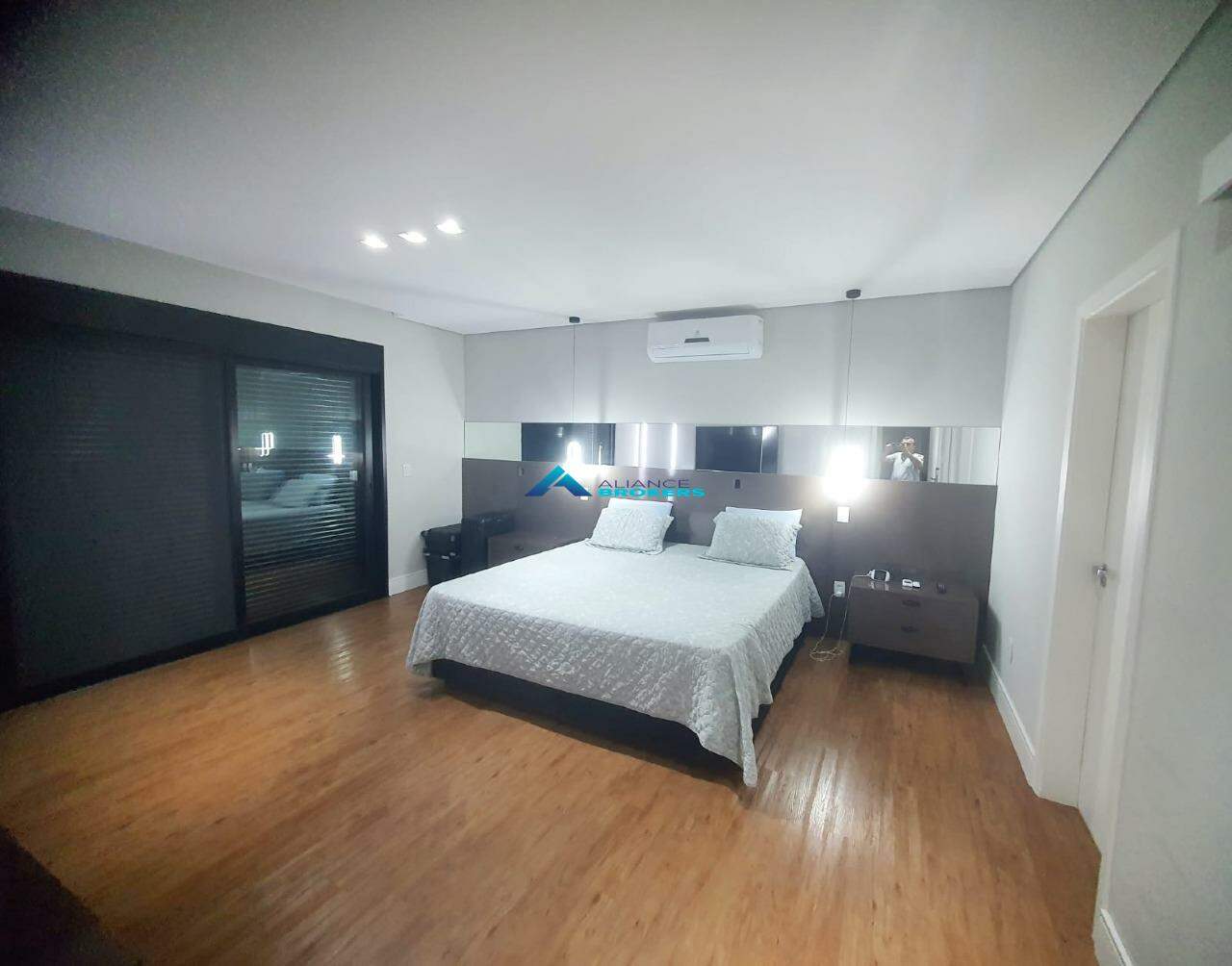 Casa de Condomínio à venda com 4 quartos, 363m² - Foto 13