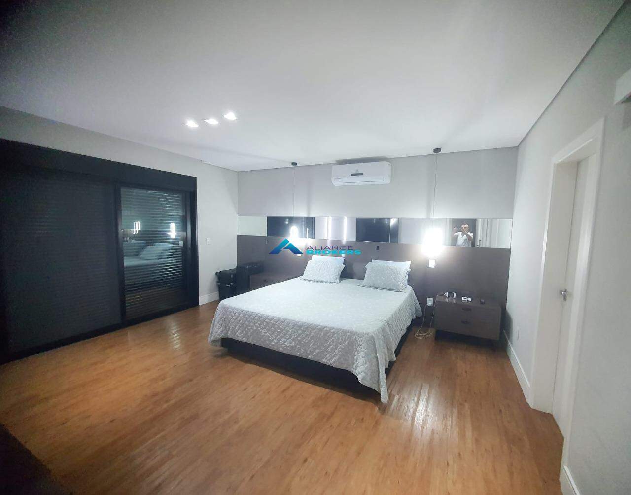 Casa de Condomínio para alugar com 4 quartos, 363m² - Foto 13