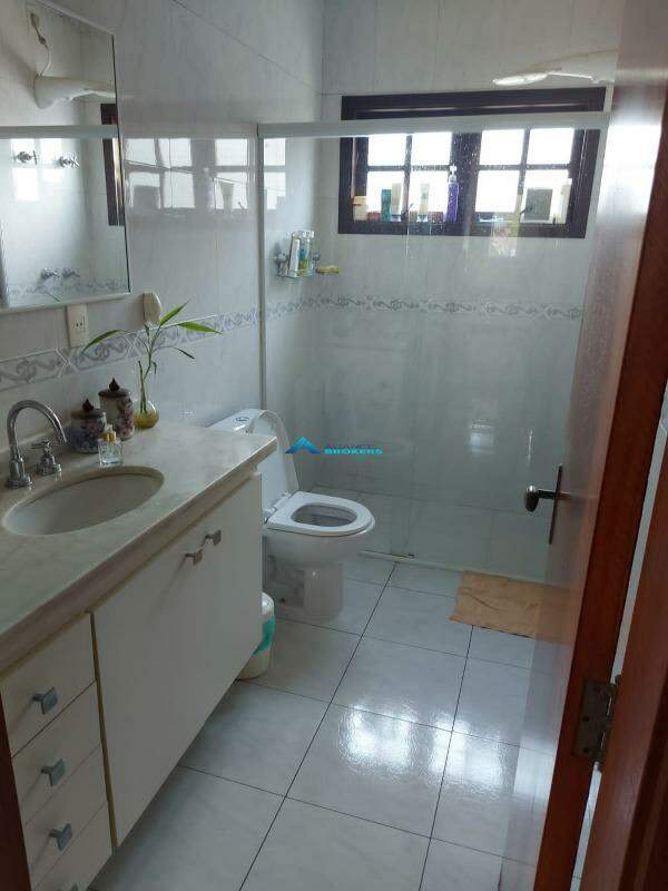 Casa à venda com 3 quartos, 226m² - Foto 19