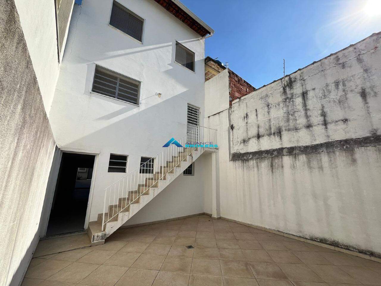 Casa para alugar com 3 quartos, 222m² - Foto 7