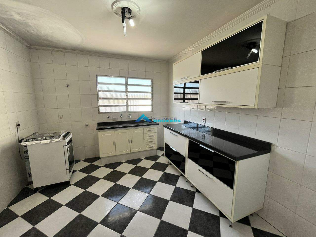 Casa para alugar com 3 quartos, 222m² - Foto 14