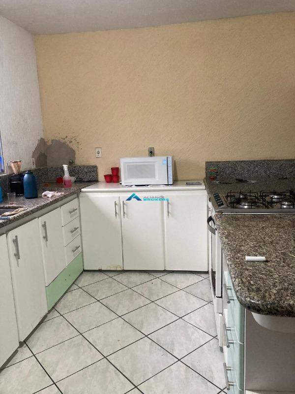 Casa à venda com 4 quartos, 200m² - Foto 18